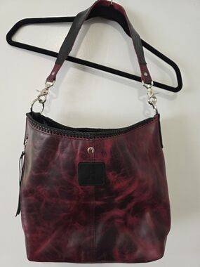 Jill's Homestead Outrider Merlot & Black Burgundy Leather Hobo Purse Like New